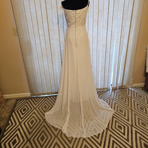 Venus White Wedding Dress 8 - Picture 4 of 7